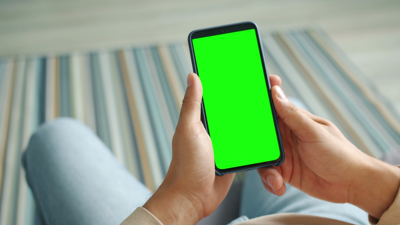 Téléphone tenu à la verticale pour un format court