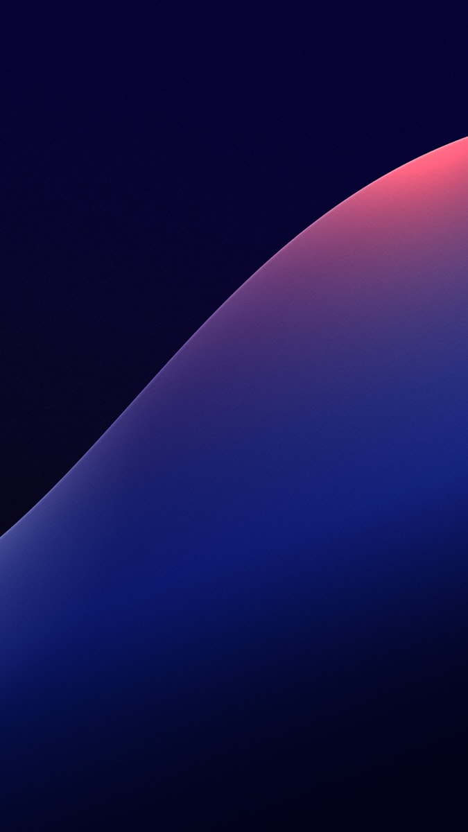 Dégradé sombre abstrait bleu et corail évoquant un écran en mode sombre